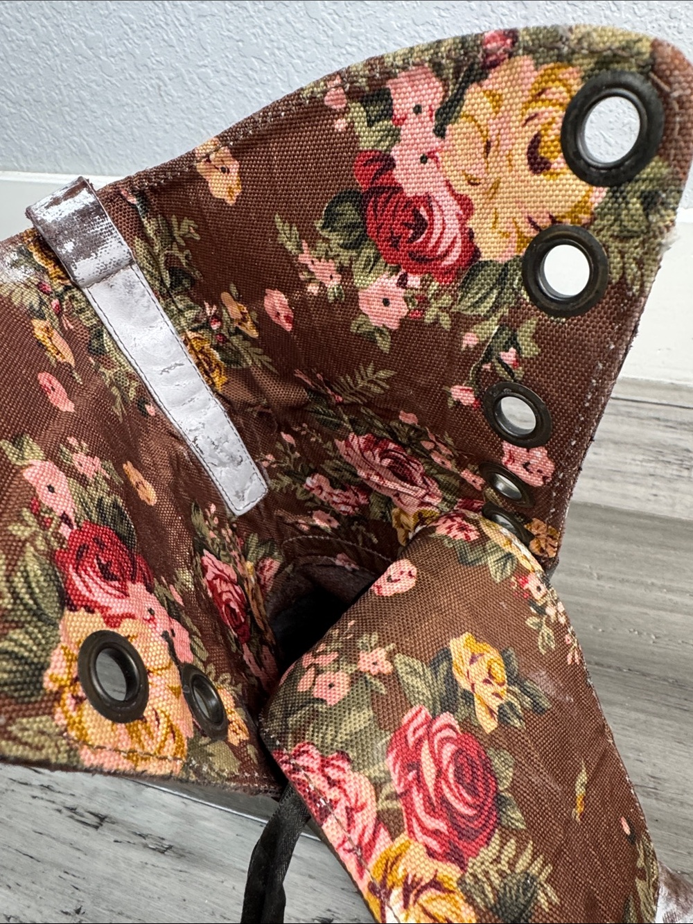 NWT DR MARTENS TRIUMPH 1914 BROWN MASSAI VICTORIAN FLORAL FOLD OVER COMBAT BOOTS - Picture 13 of 15